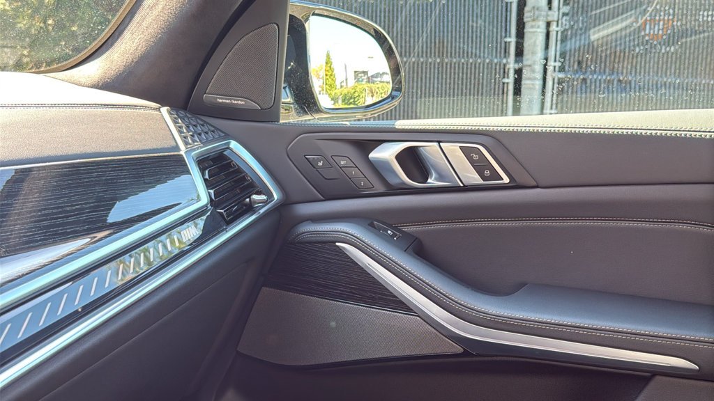 Used 2026 Carbon Black Metallic BMW M60i image 19