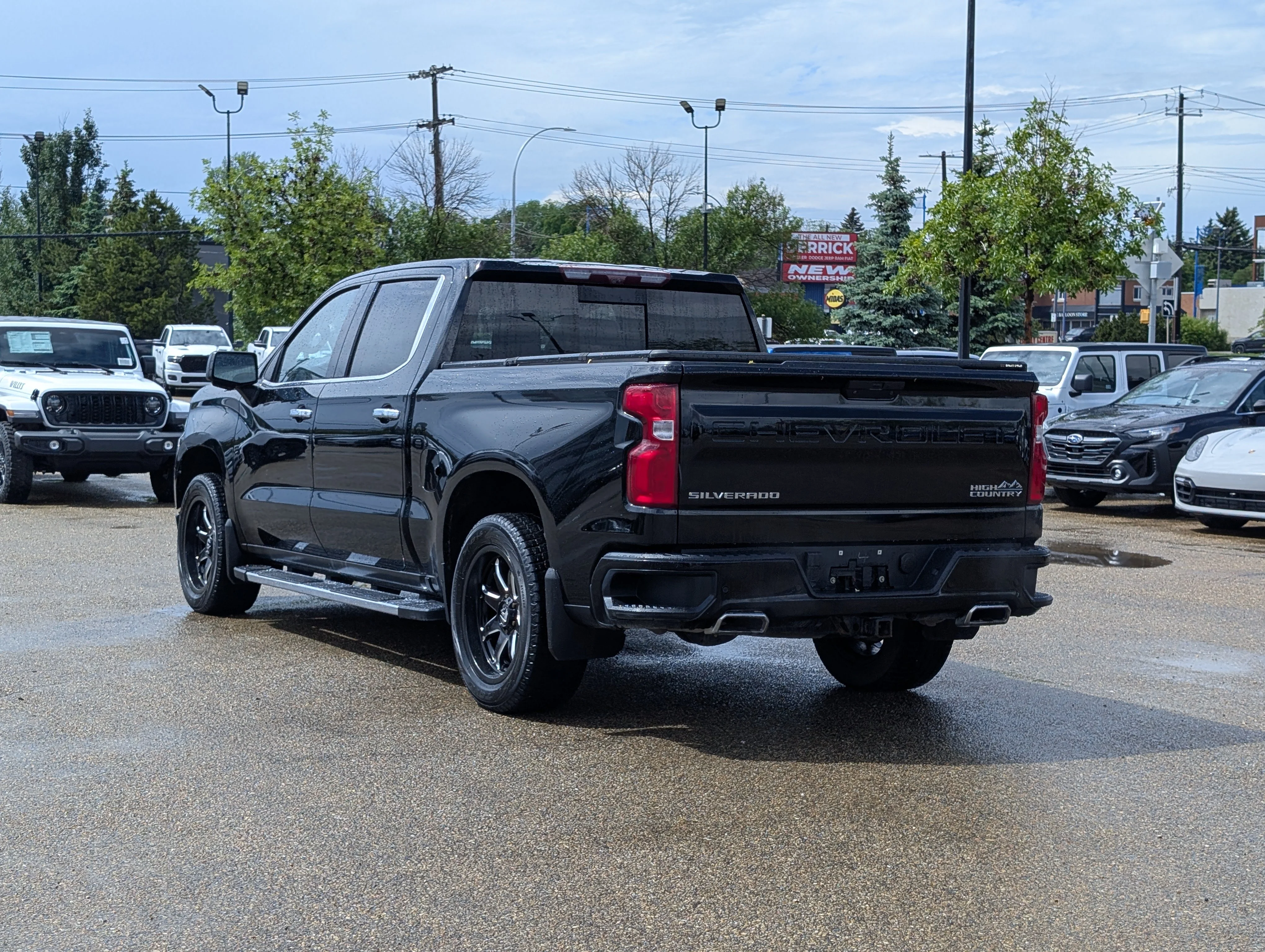 Used 2020 Black Chevrolet High Country image 4