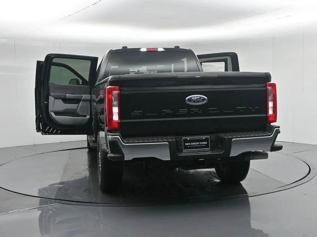 New 2026 Agate Black Metallic Ford XLT image 33