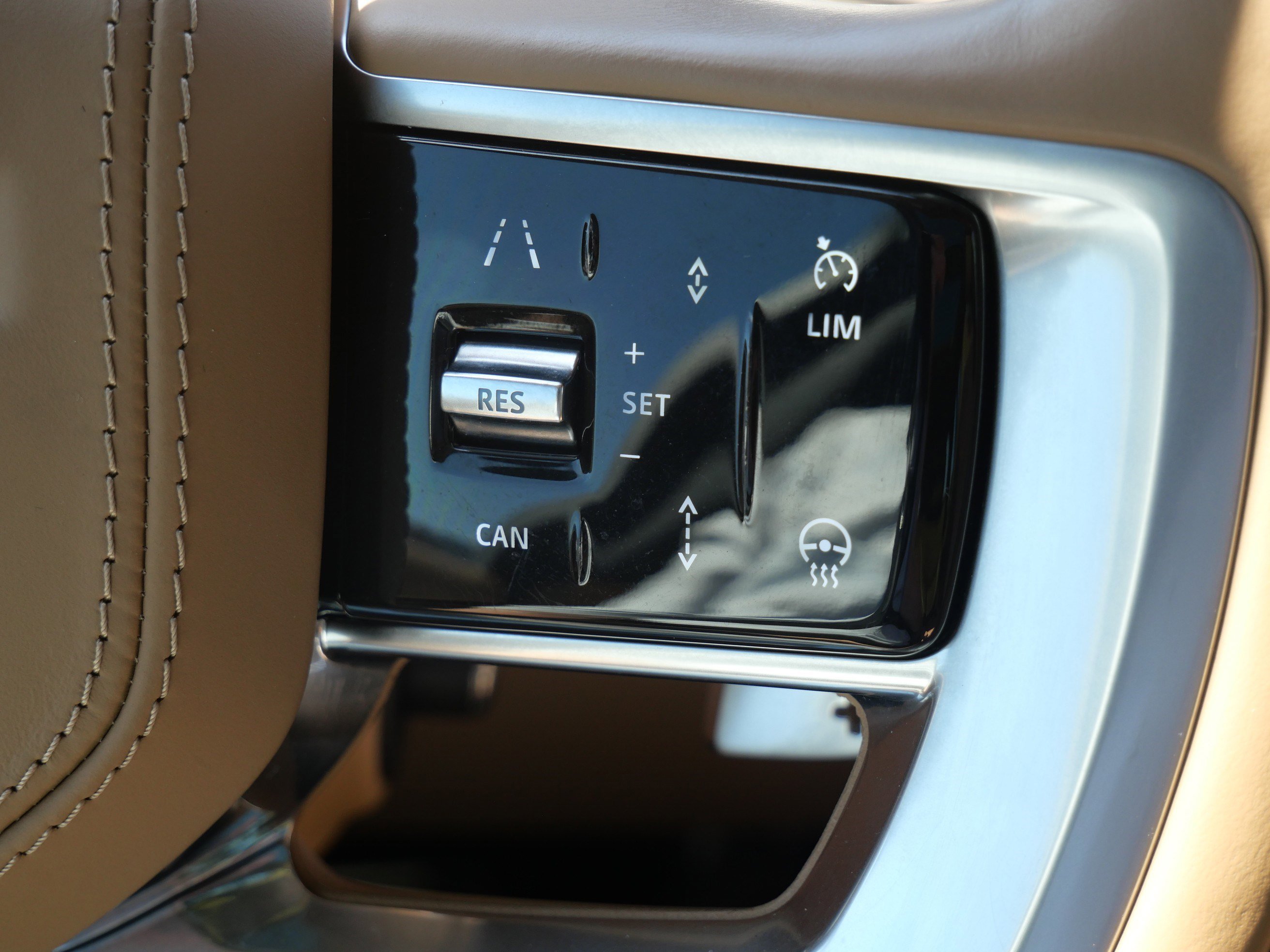Used 2023 Black Land Rover Autobiography image 32