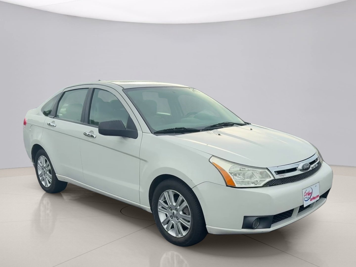 Used 2010 White Ford SEL image 3