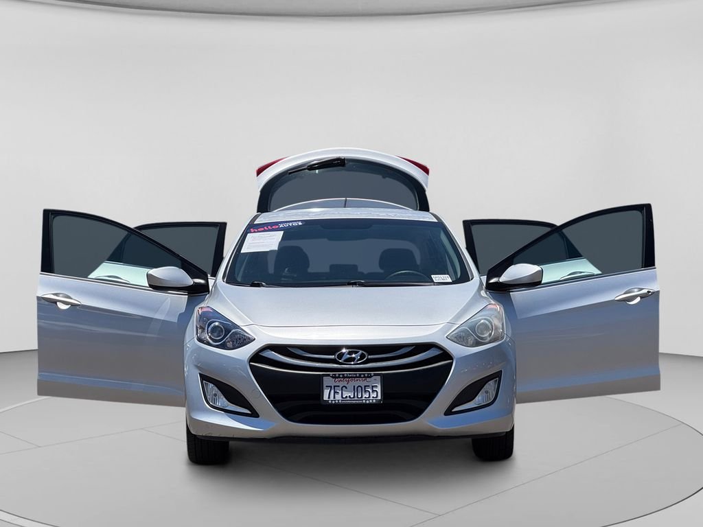 Used 2014 Shimmering Silver Hyundai Base image 29