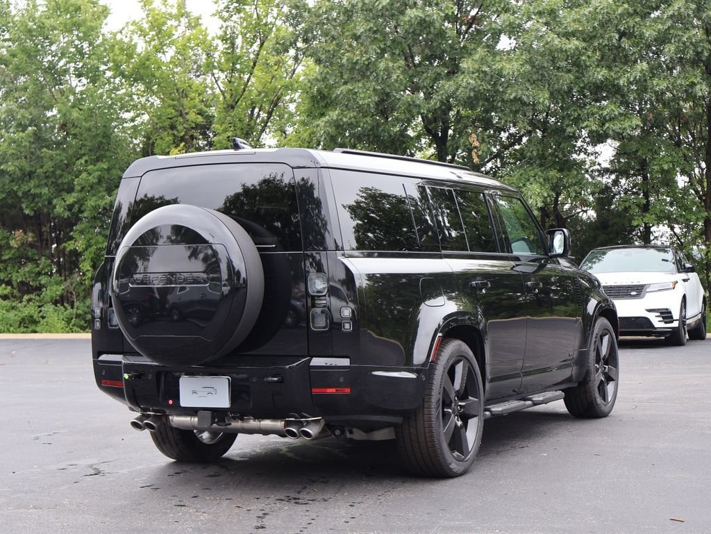 New 2026 Santorini Black Land Rover V8 image 7
