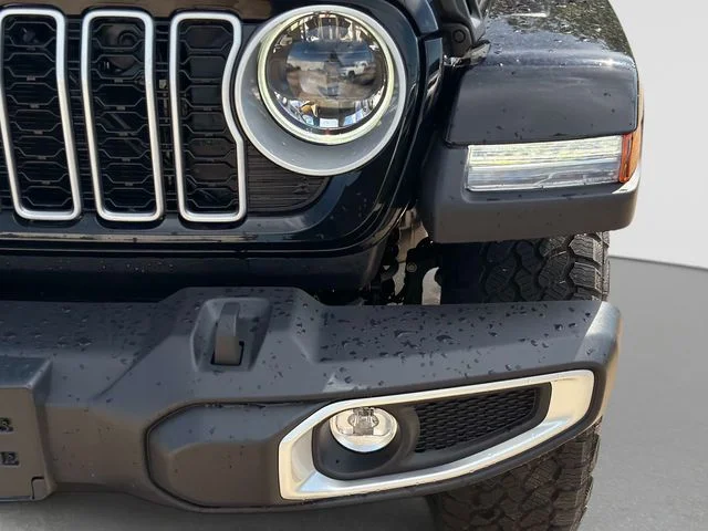 New 2026 Black Clear-Coat Exterior Paint Jeep Sahara image 10
