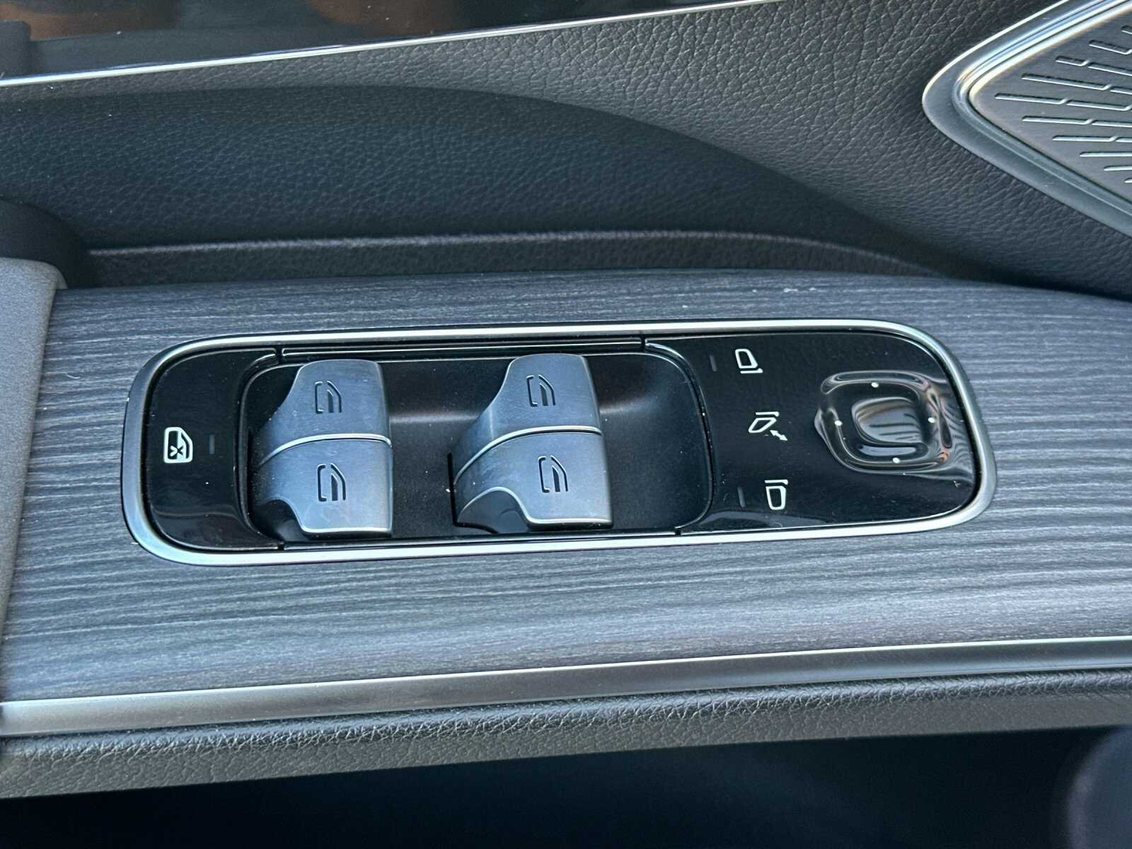 Used 2023 Gray Mercedes-Benz 580 4D Sport Utility 4MATIC® image 13