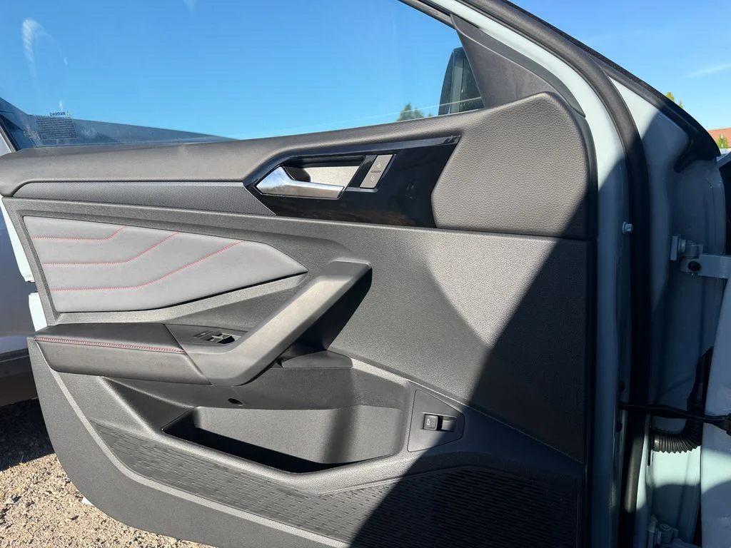 New 2026 Monument Gray w/Dp Blk Rf Volkswagen 2.0T Autobahn image 15