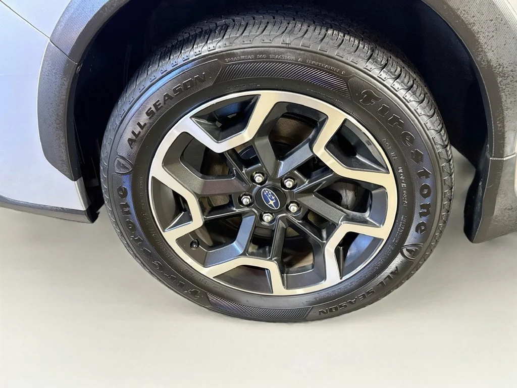 Used 2017 Silver Subaru 2.0i Premium image 38