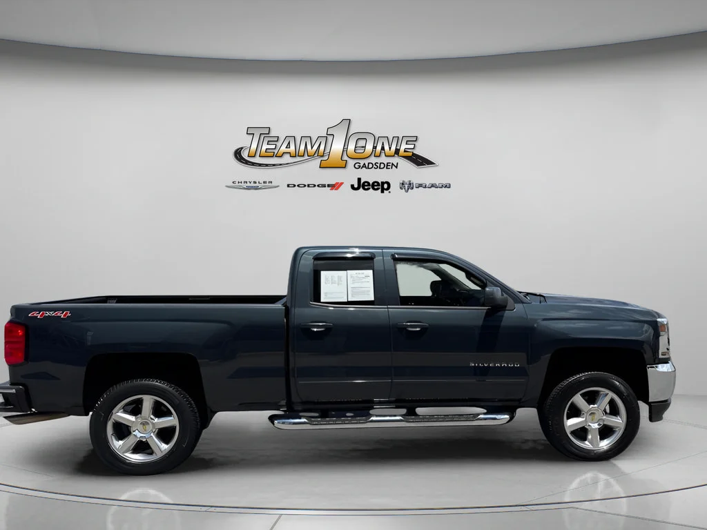 Used 2017 Graphite Metallic Chevrolet LT image 10