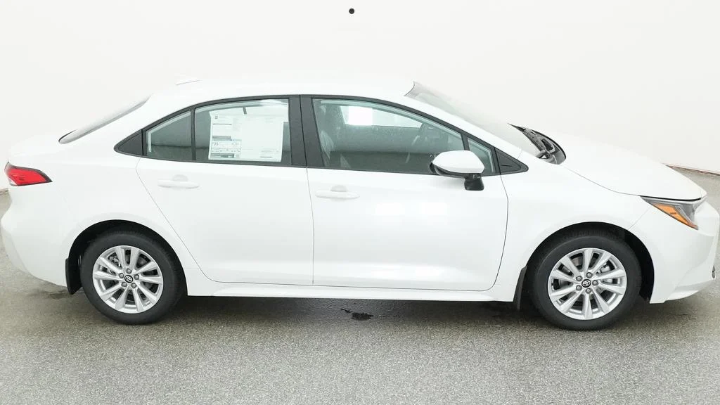 New 2027 Wind Chill Pearl Toyota LE image 14