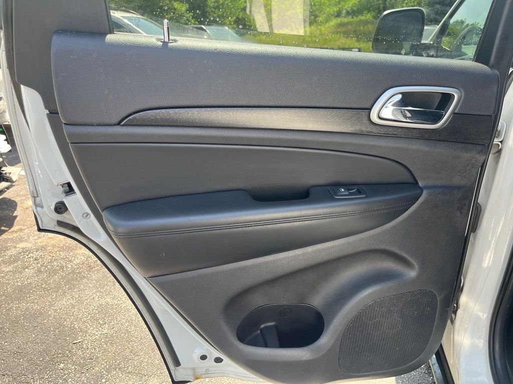 Used 2018 White Jeep Laredo E image 23