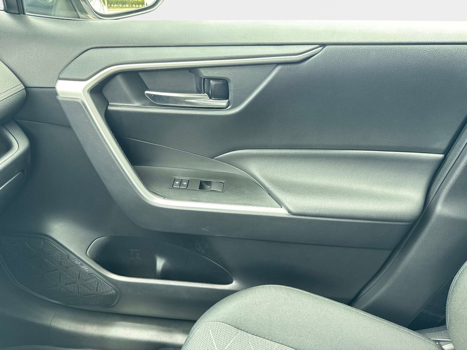 Used 2021 Super White Toyota XLE image 21