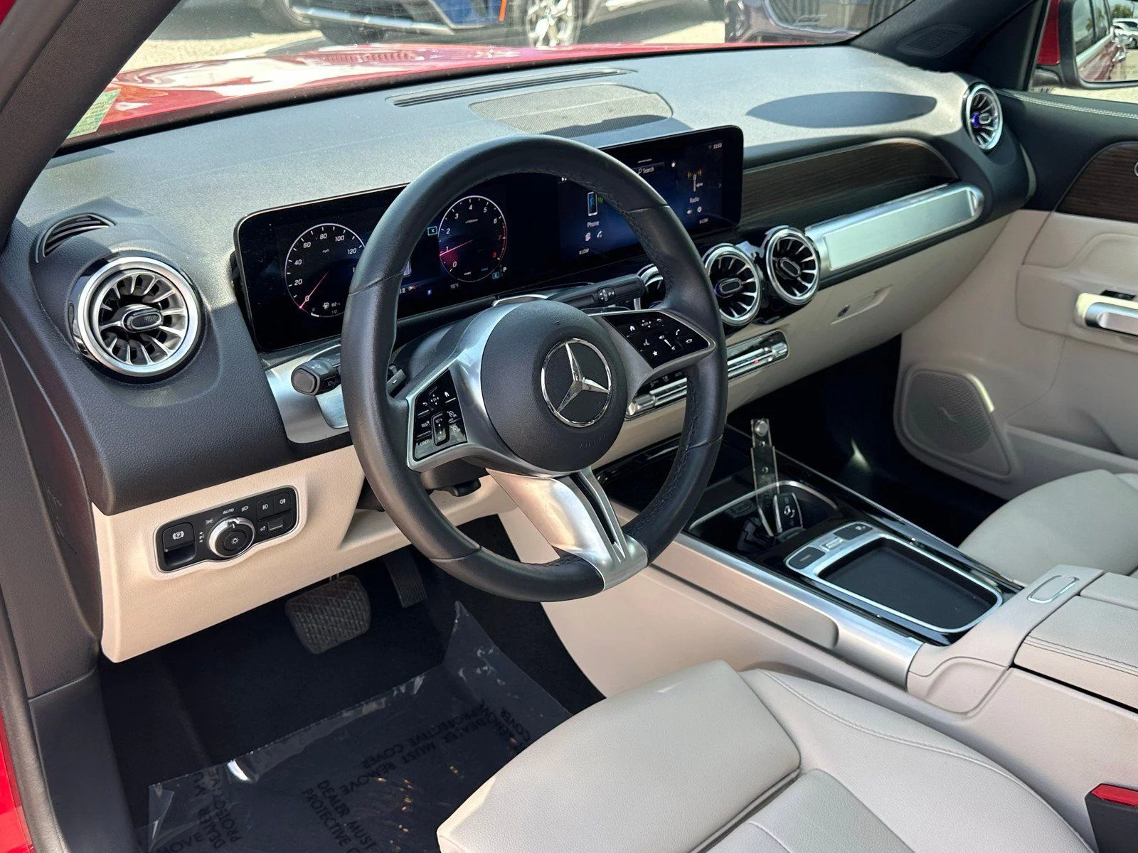 Used 2024  Mercedes-Benz GLB 250 image 20