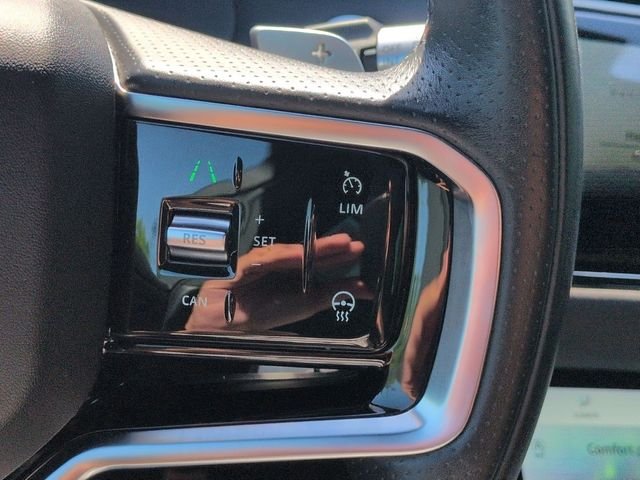 Used 2021  Land Rover R-Dynamic SE image 16