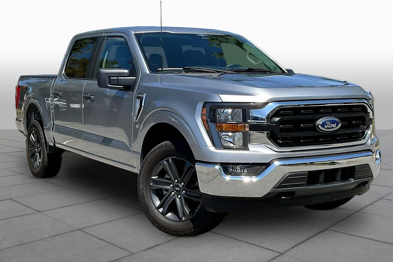 Used 2023 Iconic Silver Metallic Ford XLT image 5