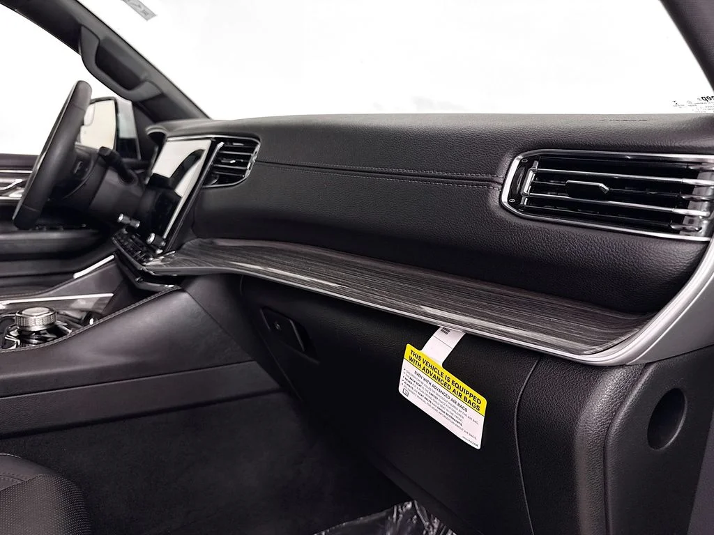 Used 2022 White Jeep Series II image 29