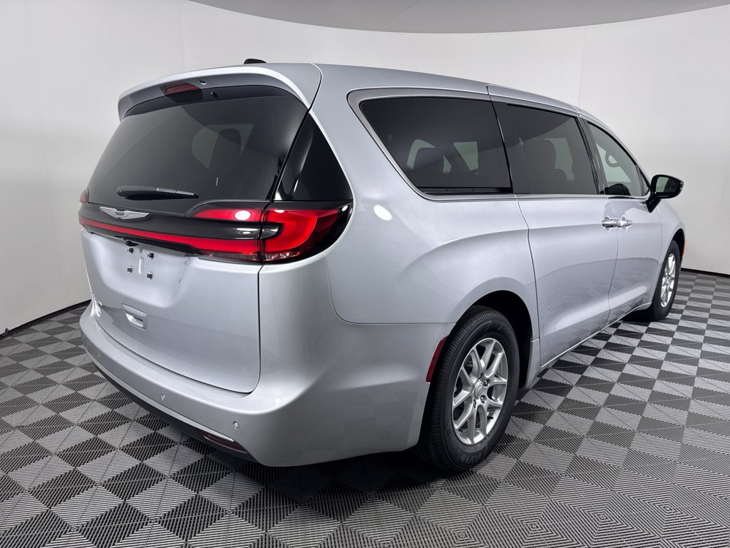 2026 Chrysler Pacifica Select - Photo 23