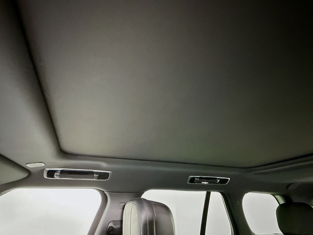 Certified Used 2023 Black Land Rover SE image 23