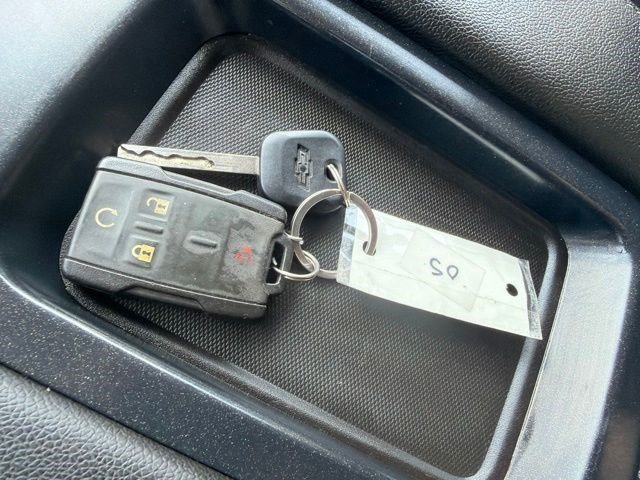 Used 2018 Silver Ice Metallic Chevrolet LT image 26