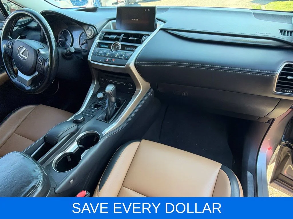 Used 2015  Lexus 200t image 17