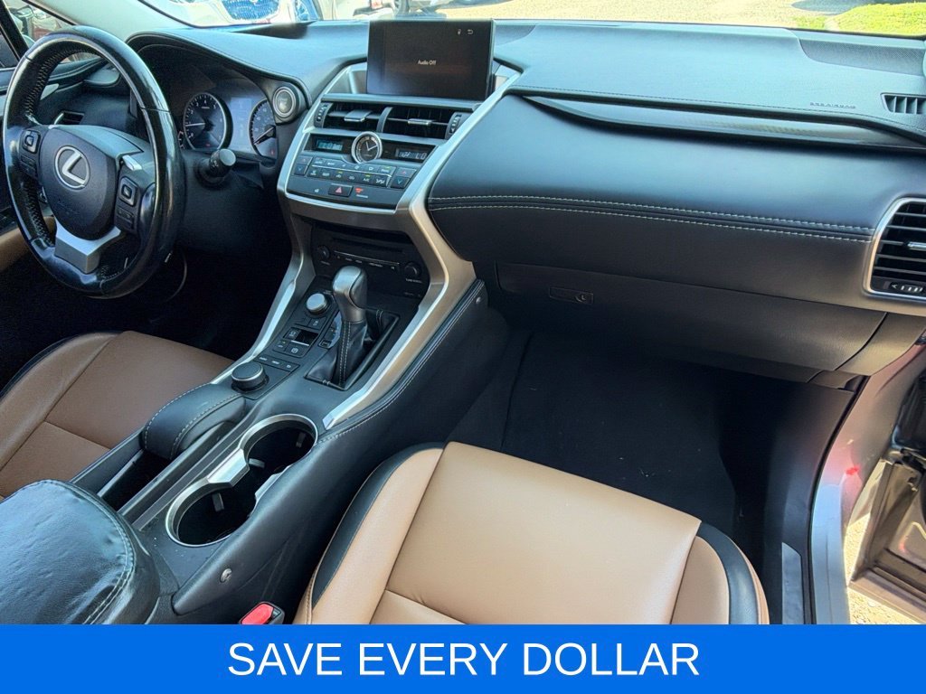 Used 2015  Lexus 200t image 17