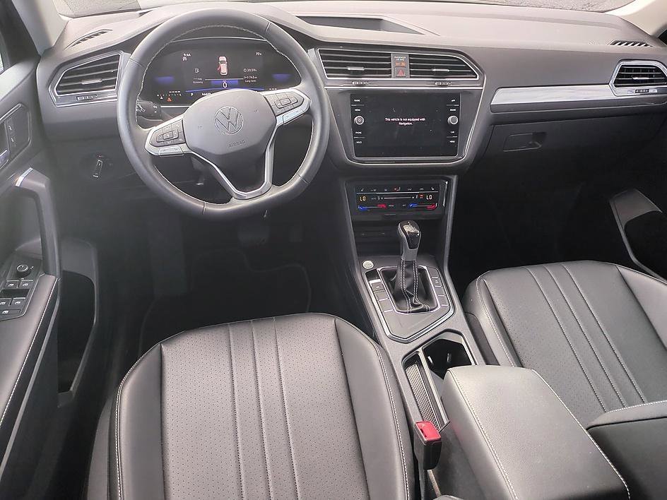 Used 2023 Platinum Gray Metallic Volkswagen SE image 28