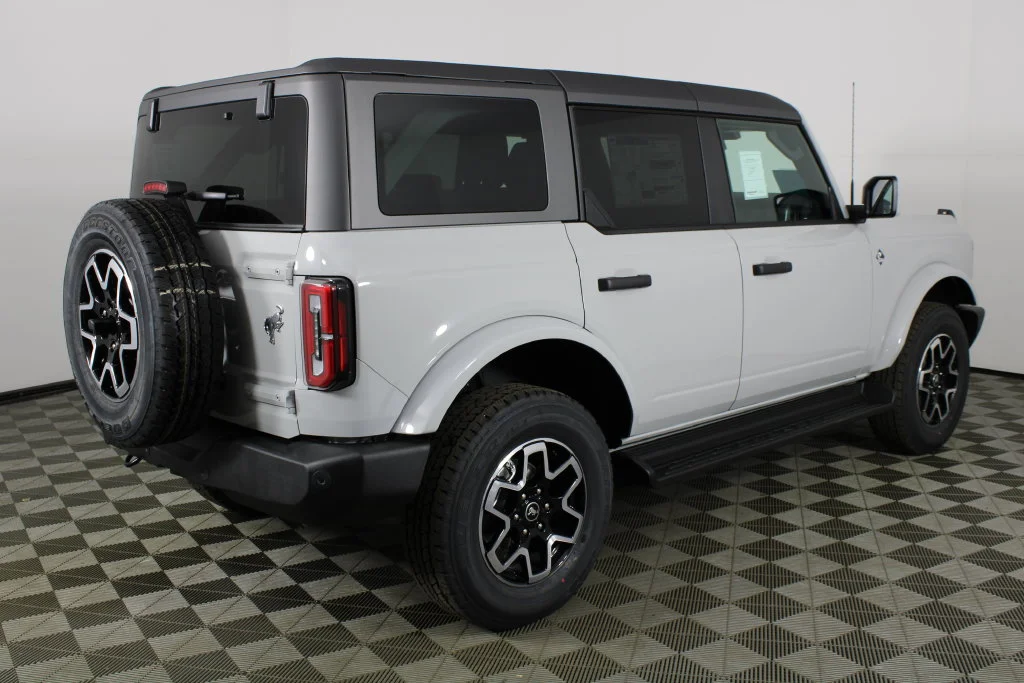 New 2026 Avalanche Gray Ford Outer Banks image 5