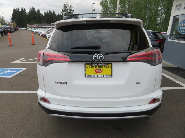 Used 2017  Toyota SE image 4