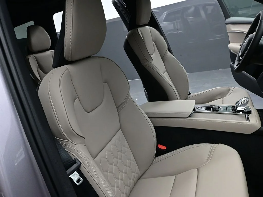 New 2026 Aurora Silver Volvo Plus image 27