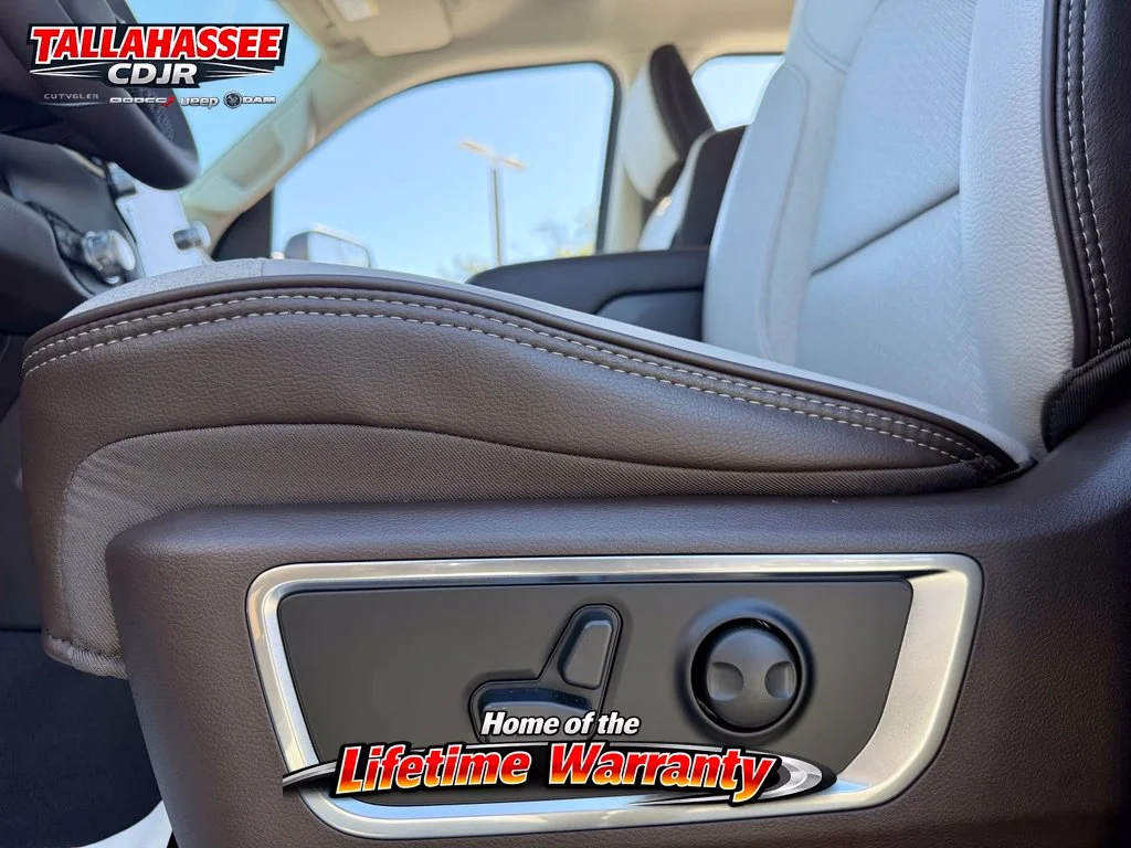 New 2027 Bright White Clear-Coat Exterior Paint RAM Laramie image 21
