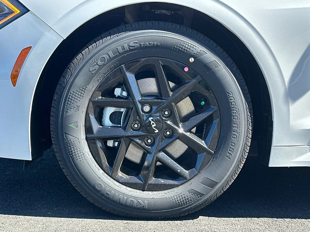 New 2026 White Kia LXS image 11