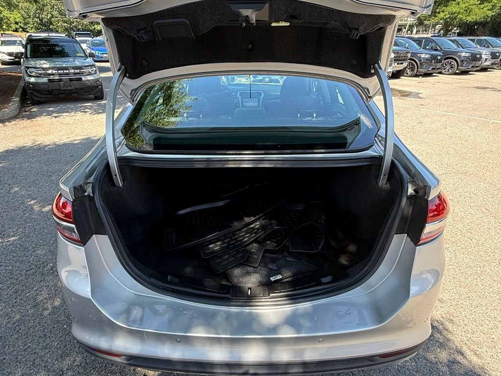 Used 2017 Silver Ford SE image 27