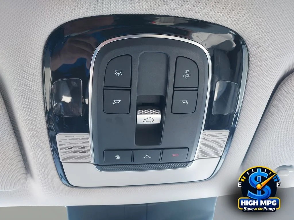 Used 2022 Black Hyundai SEL image 11