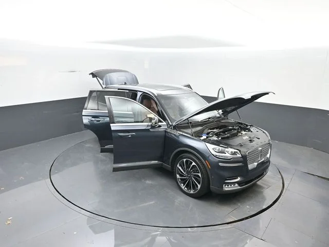 Used 2022 Blue Metallic Lincoln Reserve image 42