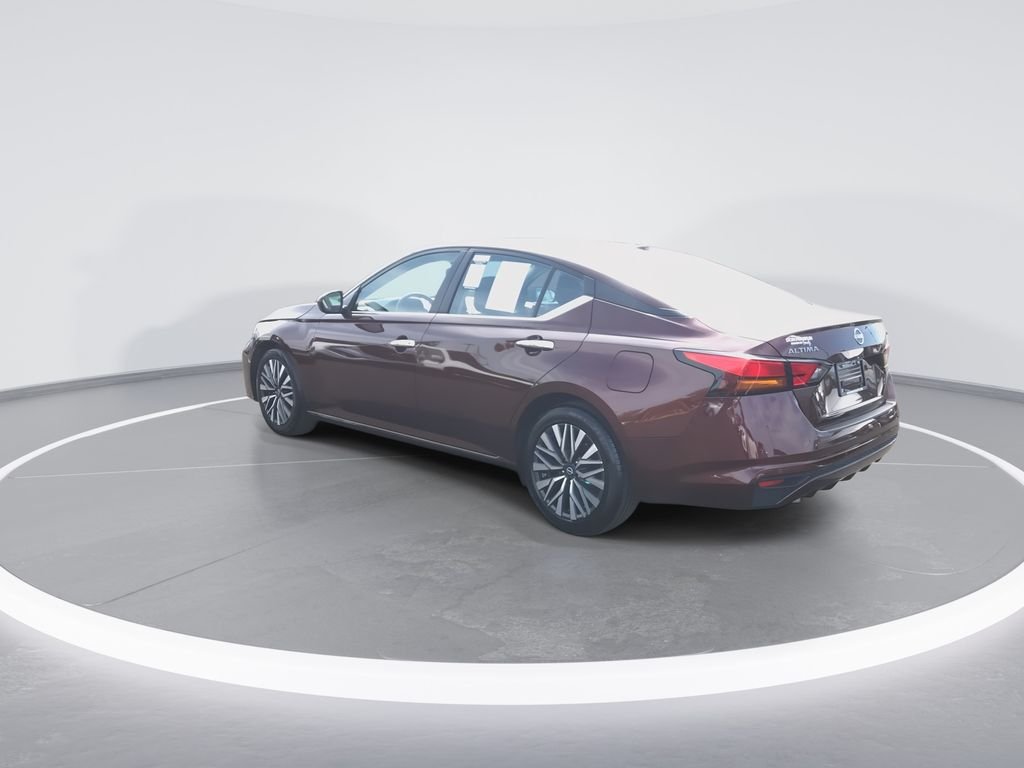 Used 2024 Red Nissan 2.5 SV image 6