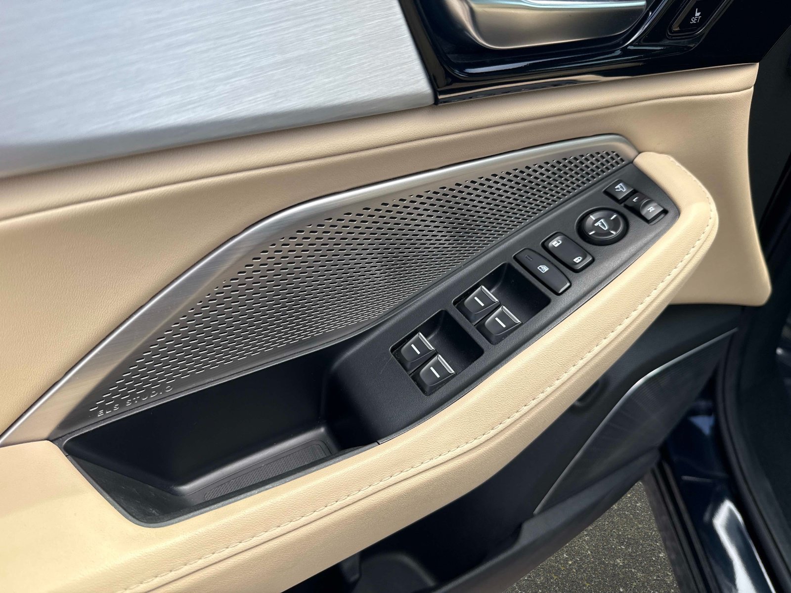 Used 2023 Majestic Black Pearl Acura w/Technology Package image 17