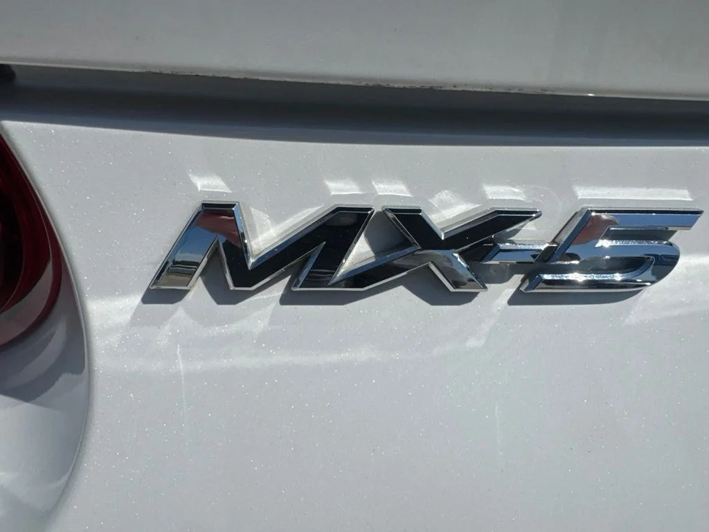 Used 2017 White Mazda Grand Touring image 9