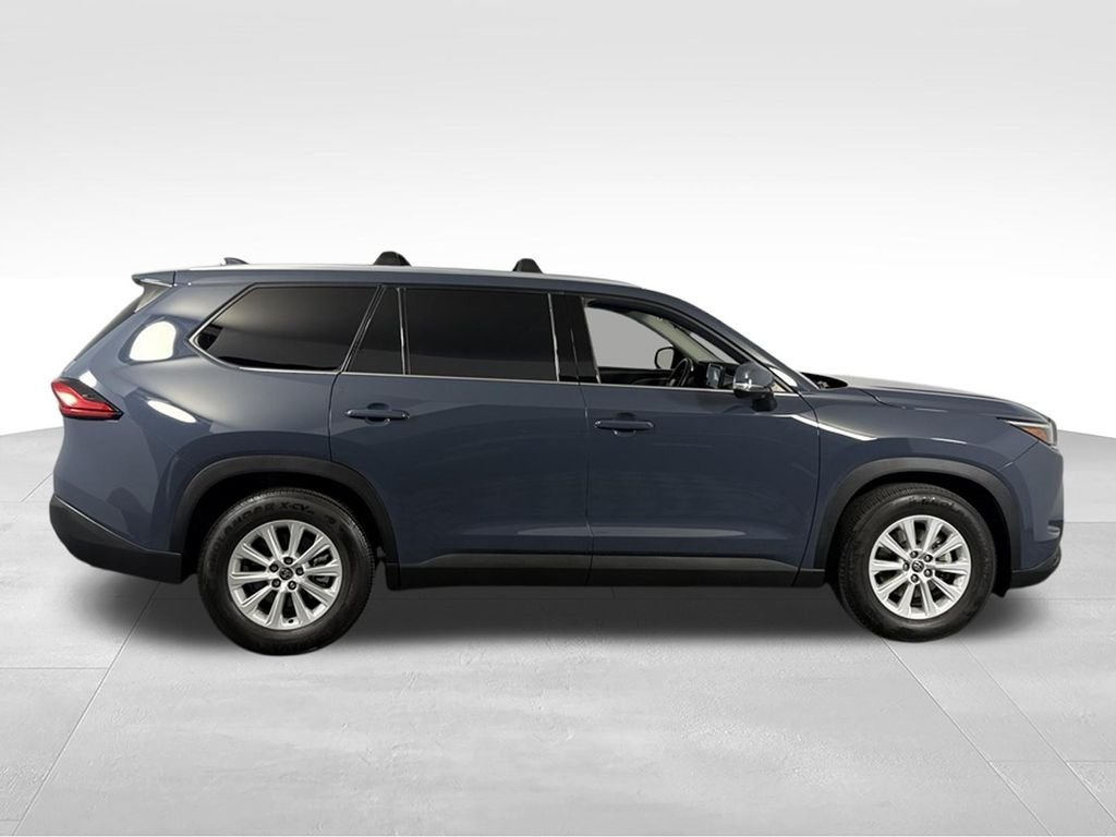 Used 2024 Cloud Toyota XLE image 5