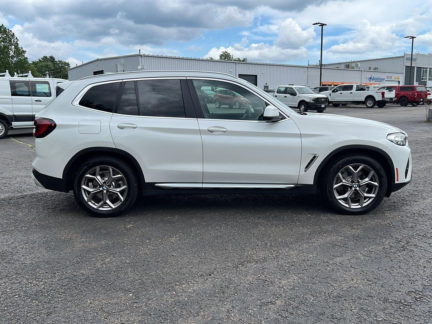Used 2022 Mineral White Metallic BMW xDrive30i image 23