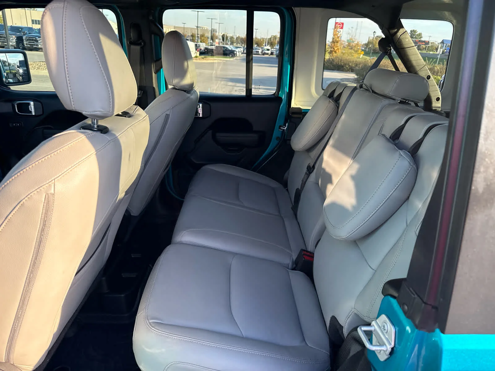 Used 2024 Bikini Pearl Coat Jeep Sport S image 10