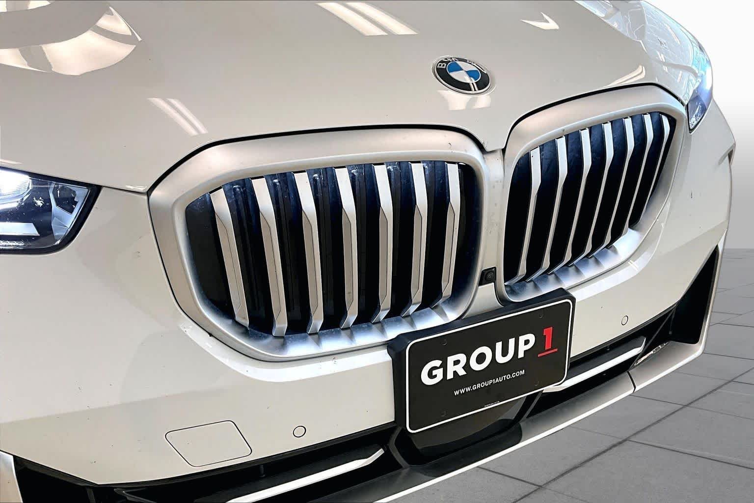 Used 2024 Mineral White Metallic BMW sDrive40i image 28