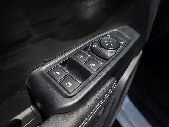 New 2025 Oxford White Ford XLT image 27