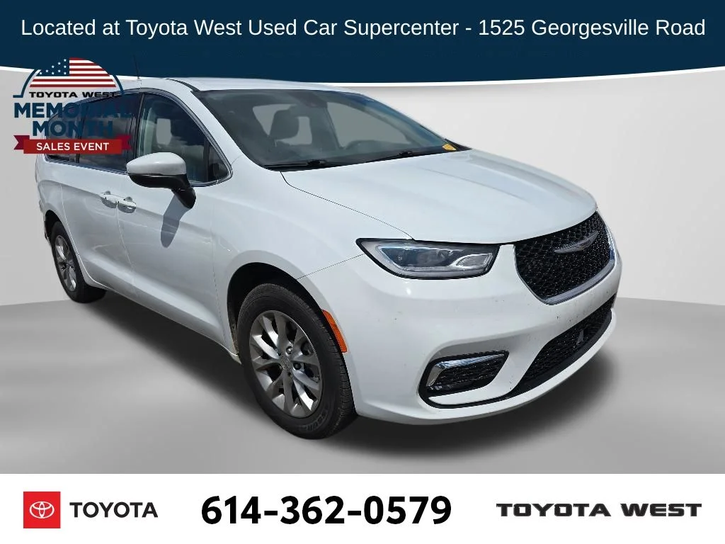 2023 Chrysler Pacifica Touring L AWD's photo