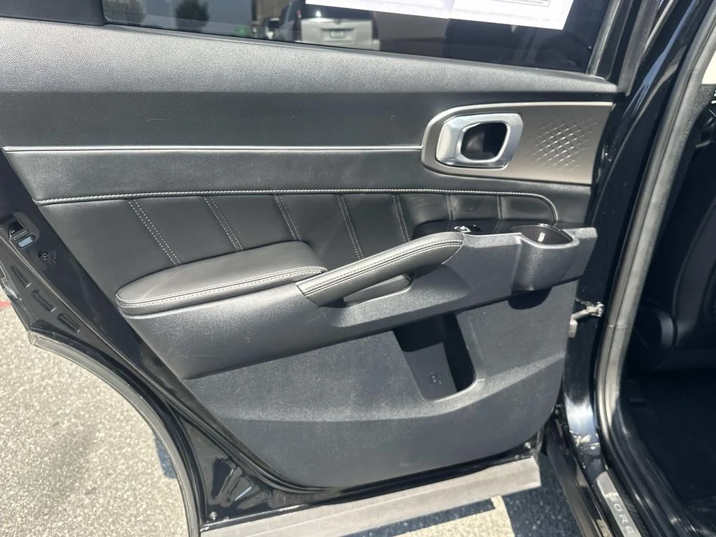 Used 2023 Black Kia SX image 17