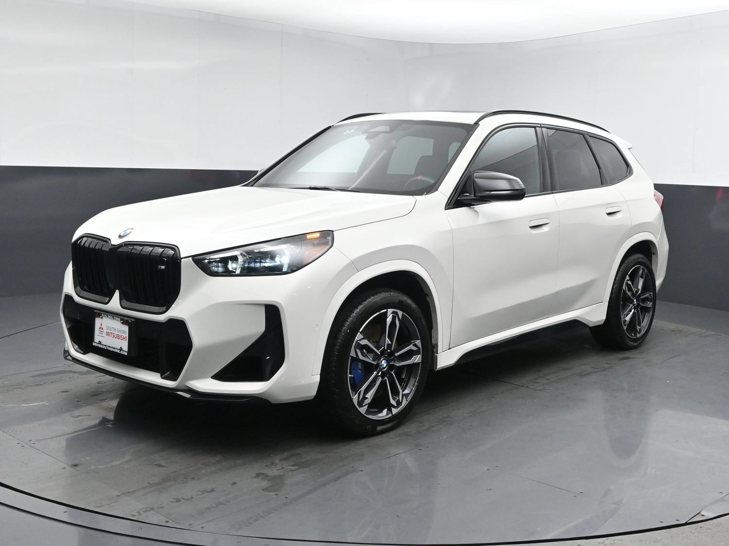 Used 2026 White BMW M35i image 21