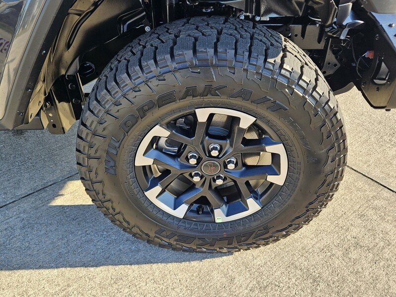 New 2026 Granite Crystal Metallic Clear-Coat Exterior Paint Jeep RUBICON X 4X4 image 16
