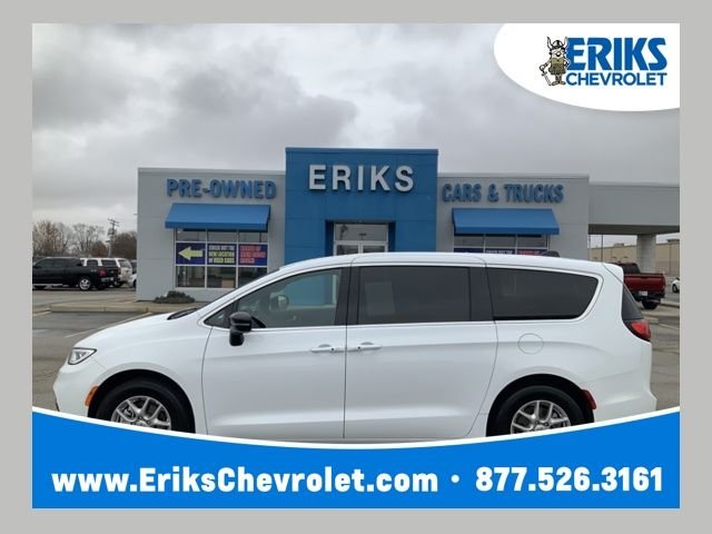 2025 Chrysler Pacifica Select