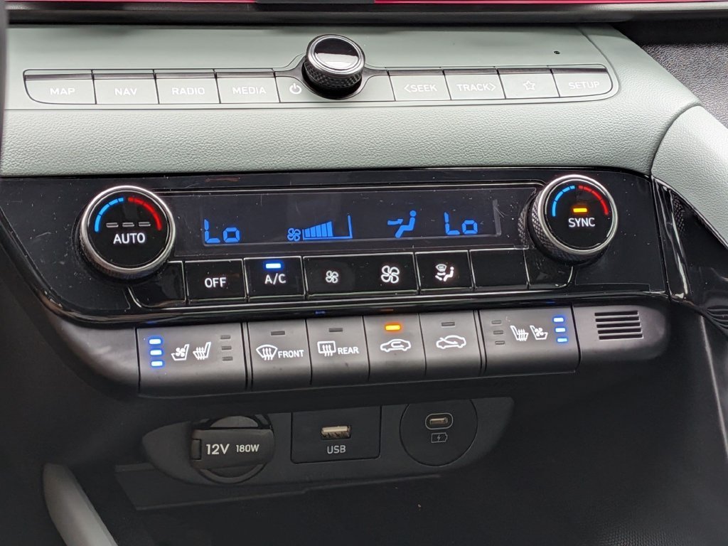 2025 Hyundai Elantra Limited - Photo 20
