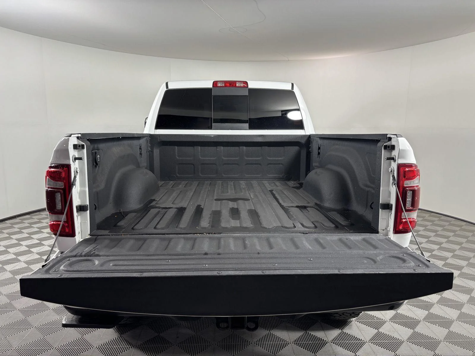 Used 2022 Bright White Clearcoat Ram Laramie image 5