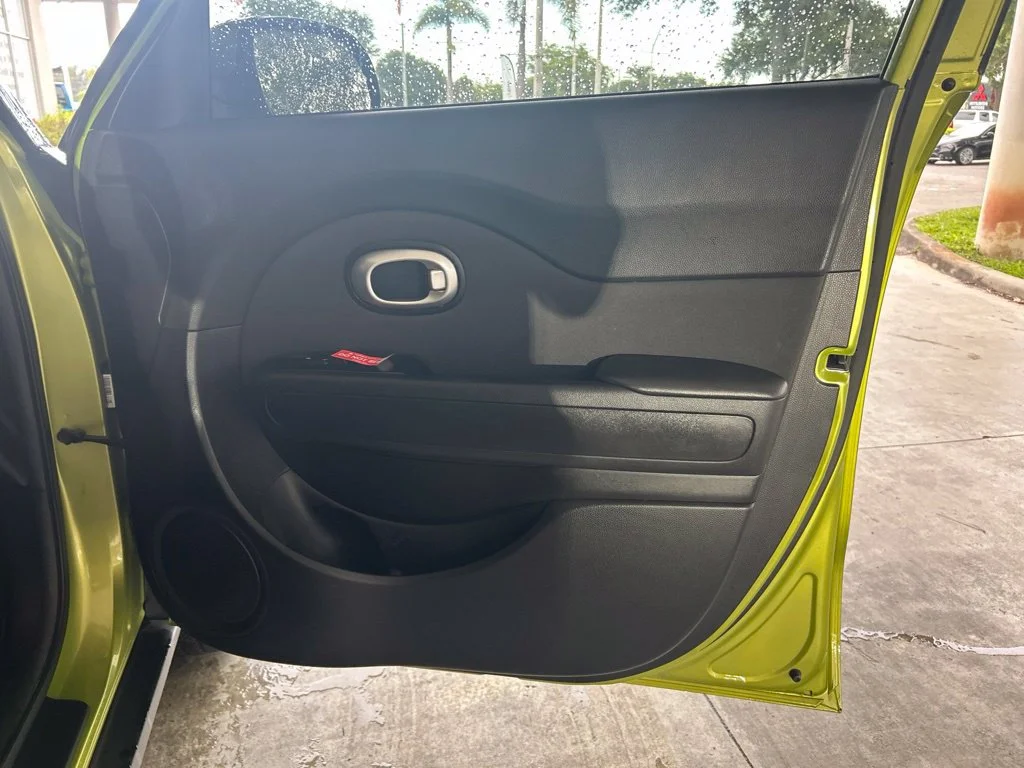 Used 2014 Green Kia Plus image 22