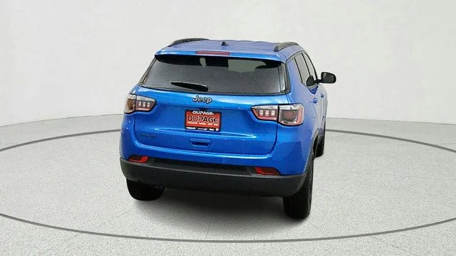 New 2026 Hydro Blue Pearl-Coat Exterior Paint Jeep Latitude image 8
